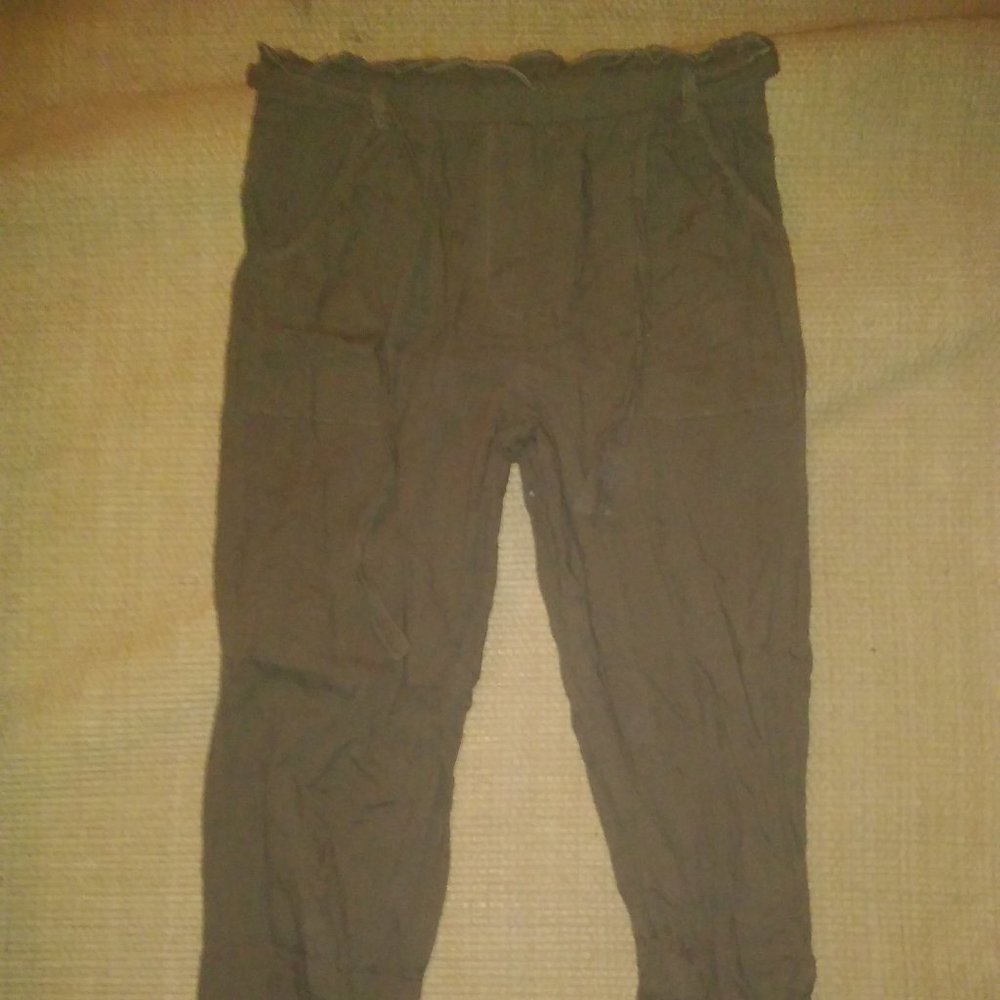 Art Class olive green pants - Size XL in Girl's